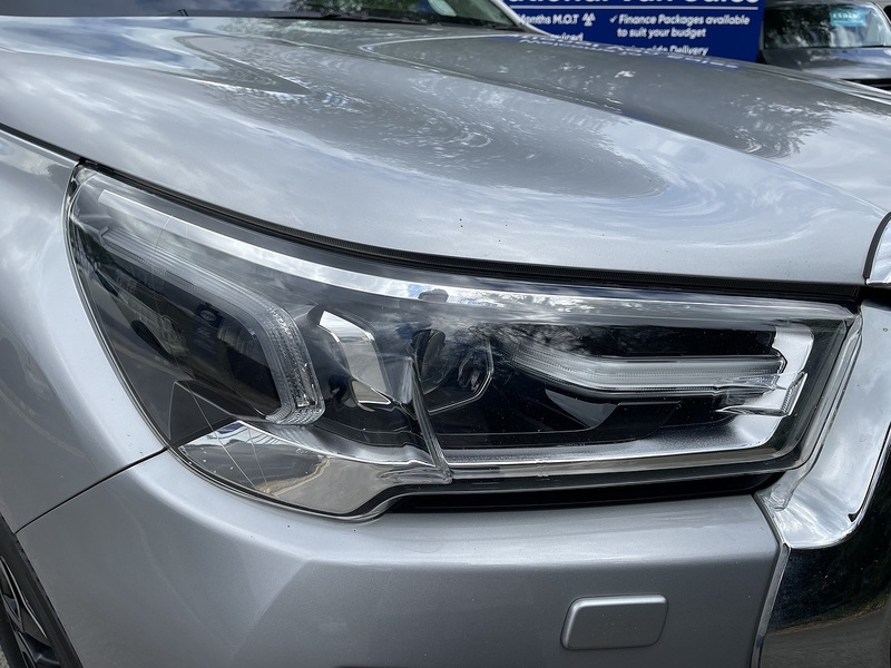 Toyota Hilux 2.8 D-4D Invincible 4WD Euro 6 (s/s) 4dr - U1077