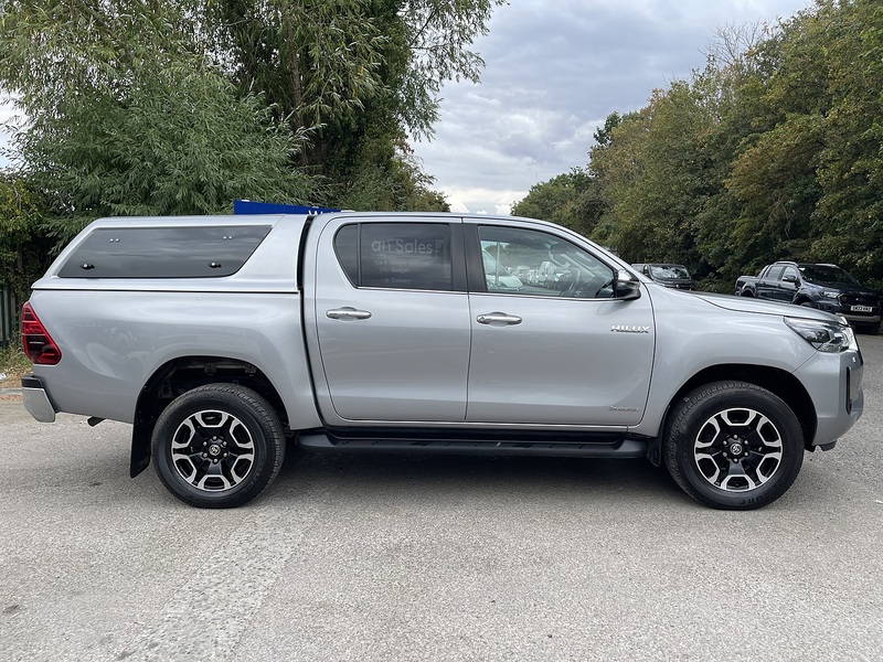 Toyota Hilux 2.8 D-4D Invincible 4WD Euro 6 (s/s) 4dr - U1077