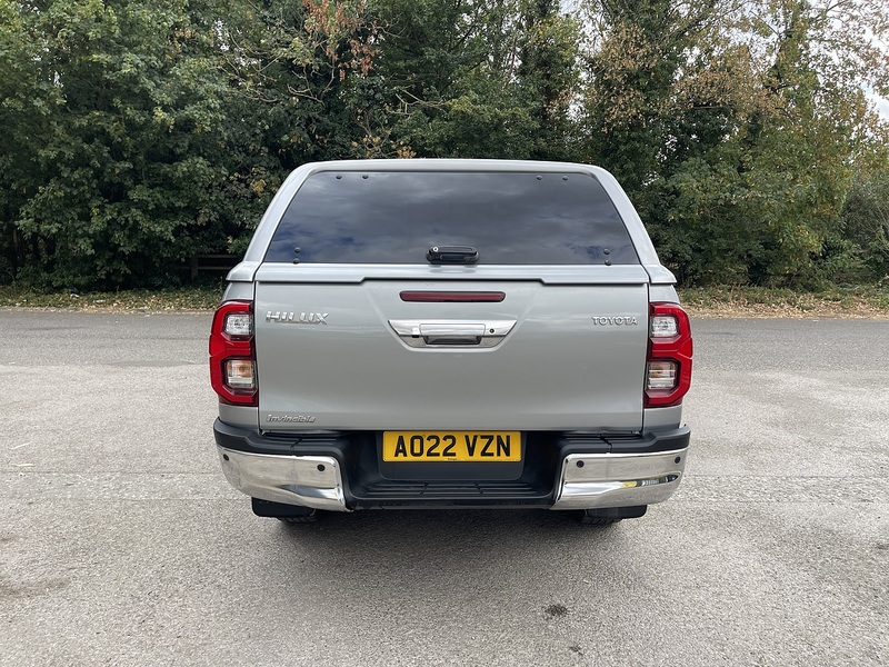 Toyota Hilux 2.8 D-4D Invincible 4WD Euro 6 (s/s) 4dr - U1077