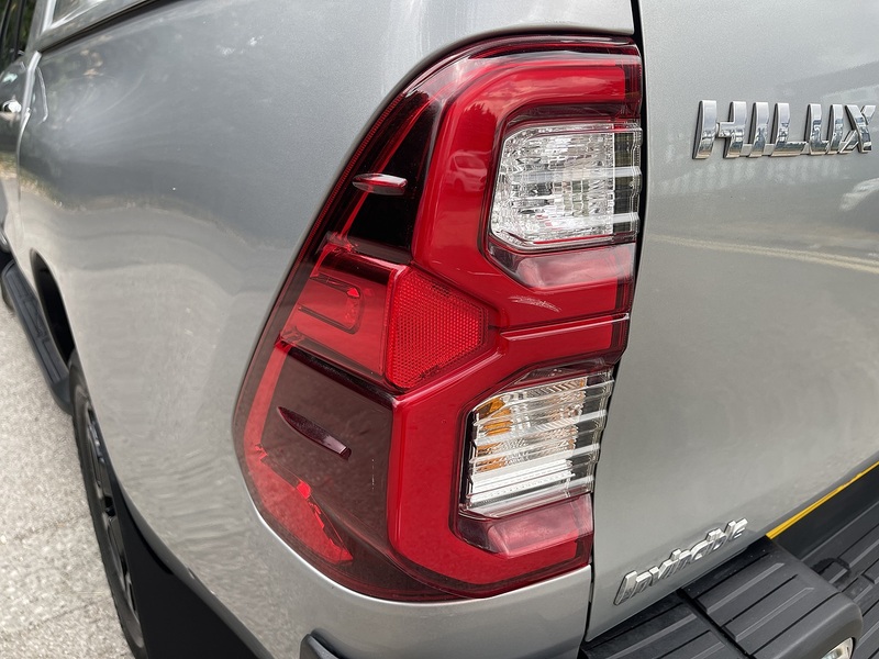 Toyota Hilux 2.8 D-4D Invincible 4WD Euro 6 (s/s) 4dr - U1077