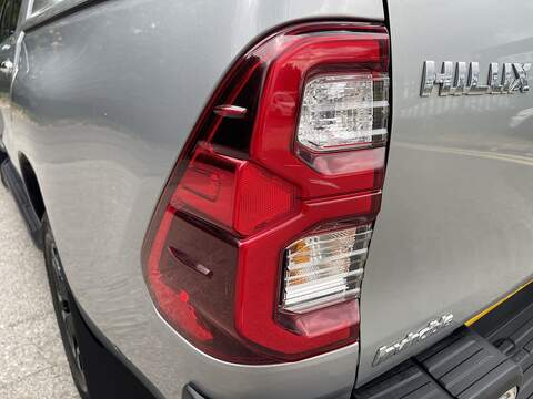 Toyota Hilux 2.8 D-4D Invincible 4WD Euro 6 (s/s) 4dr - U1077
