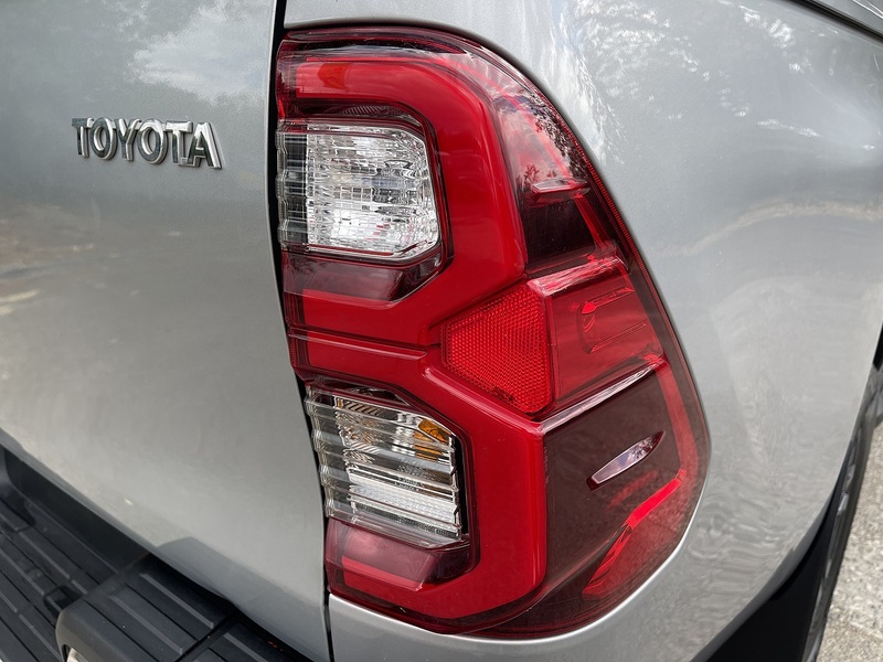 Toyota Hilux 2.8 D-4D Invincible 4WD Euro 6 (s/s) 4dr - U1077