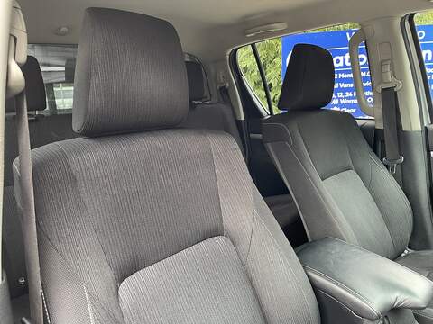 Toyota Hilux 2.8 D-4D Invincible 4WD Euro 6 (s/s) 4dr - U1077