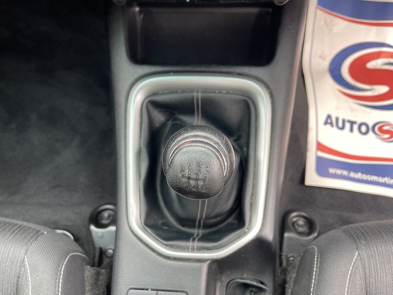 Toyota Hilux 2.8 D-4D Invincible 4WD Euro 6 (s/s) 4dr - U1077