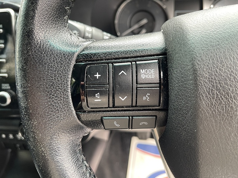 Toyota Hilux 2.8 D-4D Invincible 4WD Euro 6 (s/s) 4dr - U1077