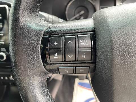 Toyota Hilux 2.8 D-4D Invincible 4WD Euro 6 (s/s) 4dr - U1077