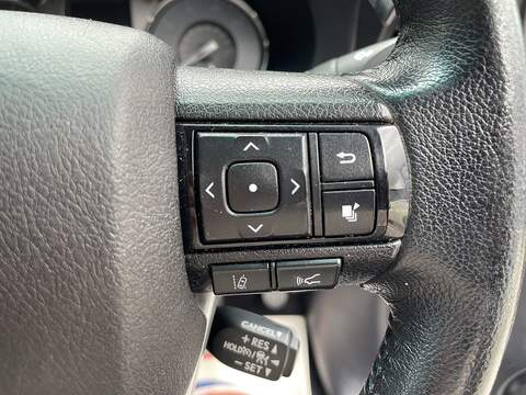 Toyota Hilux 2.8 D-4D Invincible 4WD Euro 6 (s/s) 4dr - U1077