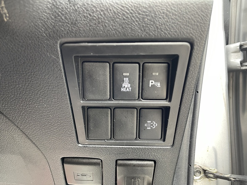 Toyota Hilux 2.8 D-4D Invincible 4WD Euro 6 (s/s) 4dr - U1077