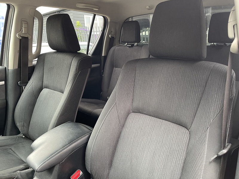 Toyota Hilux 2.8 D-4D Invincible 4WD Euro 6 (s/s) 4dr - U1077