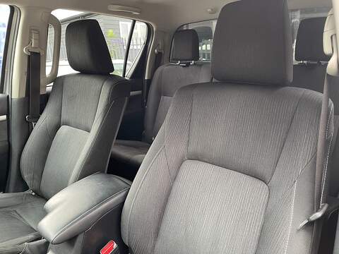 Toyota Hilux 2.8 D-4D Invincible 4WD Euro 6 (s/s) 4dr - U1077