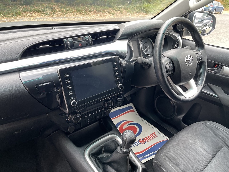 Toyota Hilux 2.8 D-4D Invincible 4WD Euro 6 (s/s) 4dr - U1077