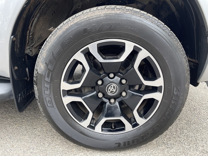 Toyota Hilux 2.8 D-4D Invincible 4WD Euro 6 (s/s) 4dr - U1077