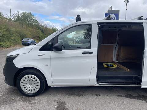 Mercedes-Benz eVito 114 e 41kWh Progressive Auto FWD L2 6dr (LWB) - U1088
