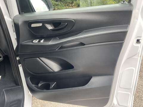 Mercedes-Benz eVito 114 e 41kWh Progressive Auto FWD L2 6dr (LWB) - U1088