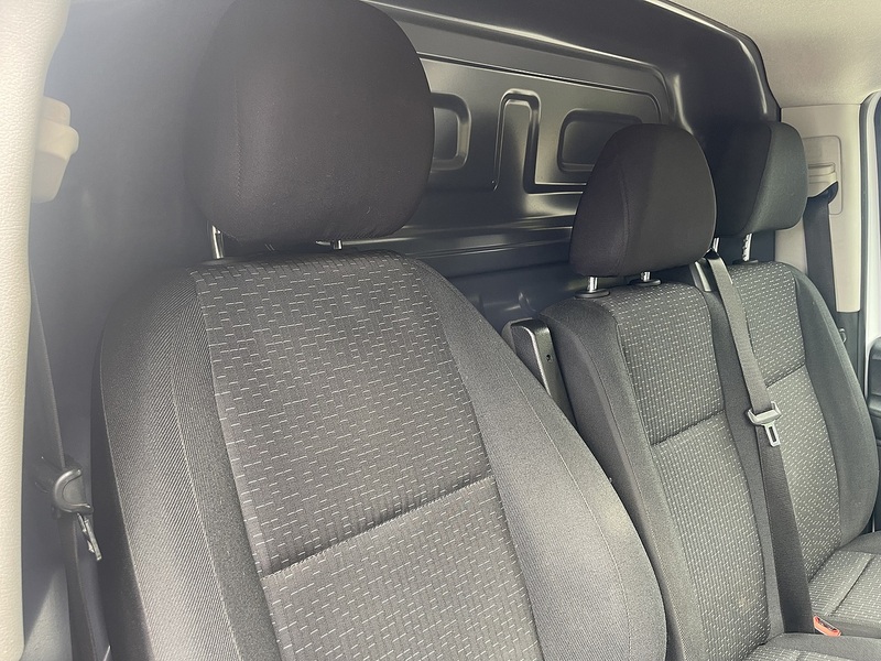 Mercedes-Benz eVito 114 e 41kWh Progressive Auto FWD L2 6dr (LWB) - U1088