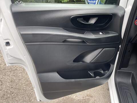 Mercedes-Benz eVito 114 e 41kWh Progressive Auto FWD L2 6dr (LWB) - U1088