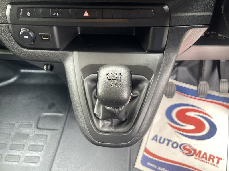 Peugeot Expert 1.5 BlueHDi 1000 Professional Premium + Standard Panel Van MWB Euro 6 (s/s) 6dr - U1129