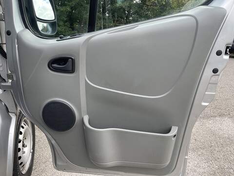 Vauxhall Vivaro 2.0 2900 CDTi 16v Combi FWD L3 H1 5dr - U1138