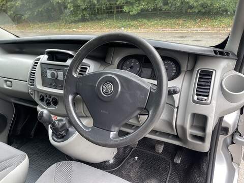 Vauxhall Vivaro 2.0 2900 CDTi 16v Combi FWD L3 H1 5dr - U1138