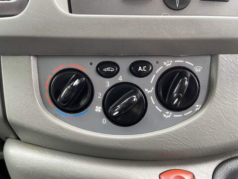 Vauxhall Vivaro 2.0 2900 CDTi 16v Combi FWD L3 H1 5dr - U1138