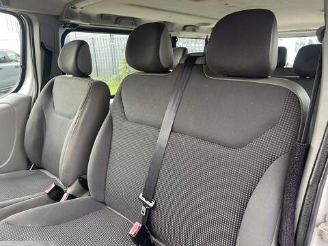 Vauxhall Vivaro 2.0 2900 CDTi 16v Combi FWD L3 H1 5dr - U1138