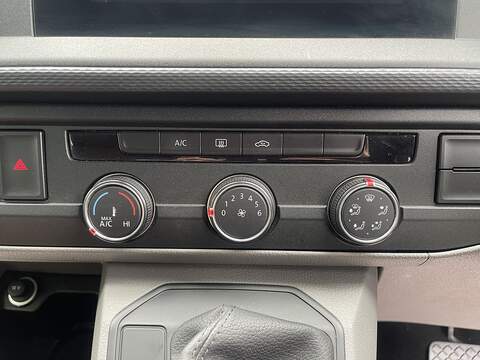 Volkswagen Transporter Transporter Highline Combi Van 1 Automatic Diesel - U1139