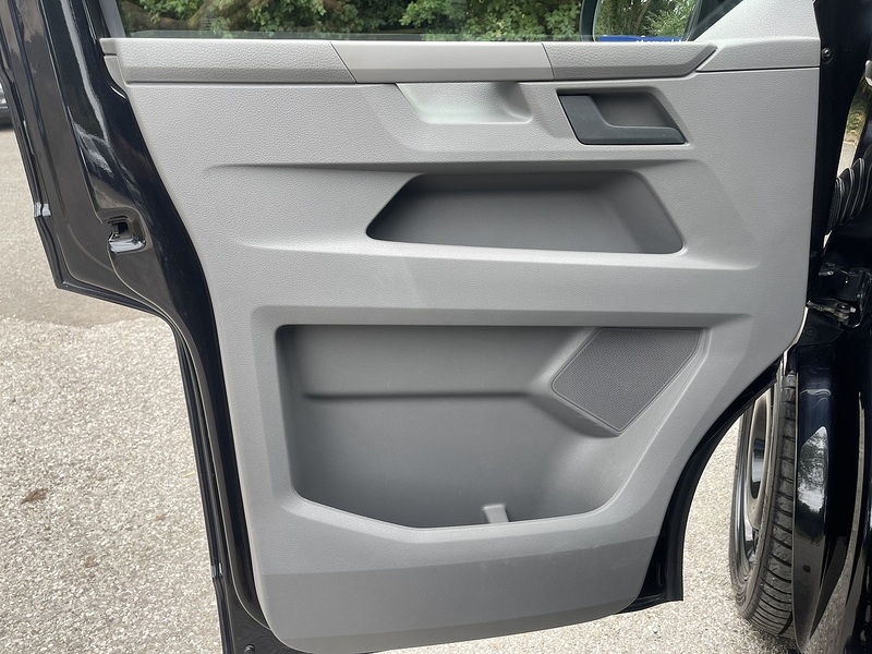 Volkswagen Transporter Transporter Highline Combi Van 1 Automatic Diesel - U1139