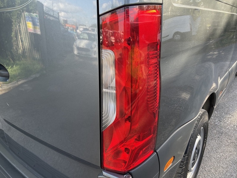 Mercedes-Benz eSprinter 55kWh Progressive Auto FWD L2 H2 5dr 20kW Charger - U1152