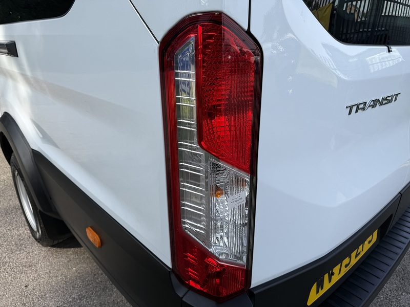 Ford Transit 2.0 460 EcoBlue Leader Auto RWD L4 H3 Euro 6 (s/s) 5dr (17 Seat, DRW) - U1153