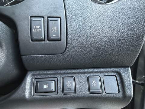 Nissan Navara 2.3 dCi Tekna 4WD Euro 6 (s/s) 4dr - U1173