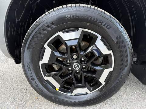 Nissan Navara 2.3 dCi Tekna 4WD Euro 6 (s/s) 4dr - U1173