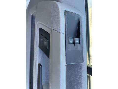 Volkswagen Crafter Volkswagen Crafter 2.0 TDI Auto Fridge. - U1174