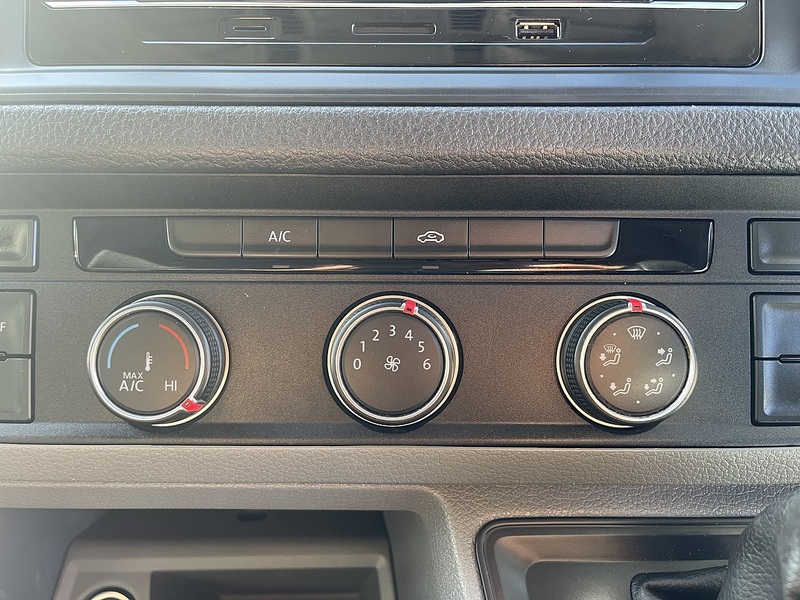 Volkswagen Crafter Volkswagen Crafter 2.0 TDI Auto Fridge. - U1174