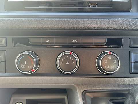 Volkswagen Crafter Volkswagen Crafter 2.0 TDI Auto Fridge. - U1174