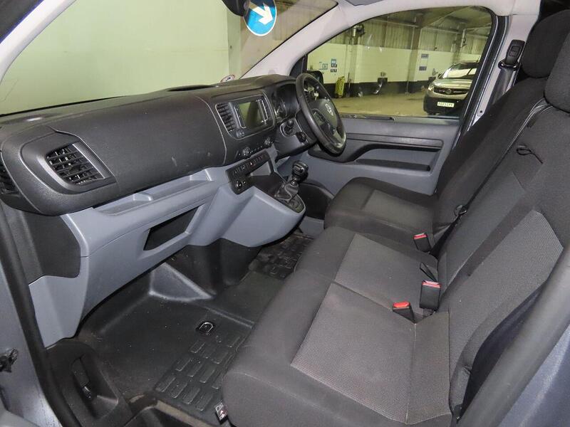 Vauxhall Vivaro 2.0 Turbo D 3100 Dynamic L2 H1 Euro 6 (s/s) 6dr - U1188