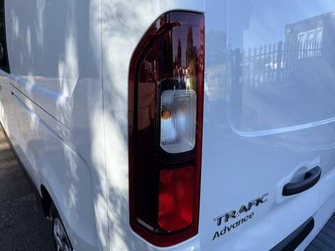 Renault Trafic 2.0 dCi Blue LL30 Advance Crew Van L2 H1 Euro 6 (s/s) 6dr - U1196