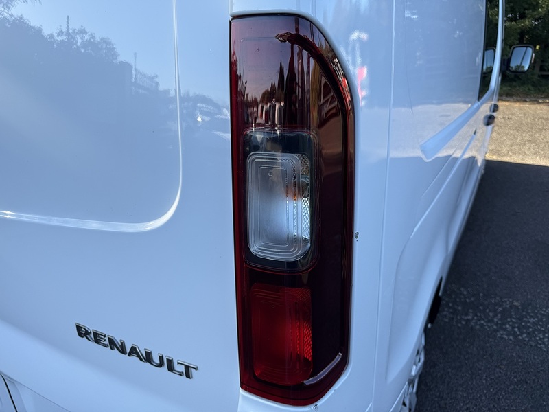 Renault Trafic 2.0 dCi Blue LL30 Advance Crew Van L2 H1 Euro 6 (s/s) 6dr - U1196
