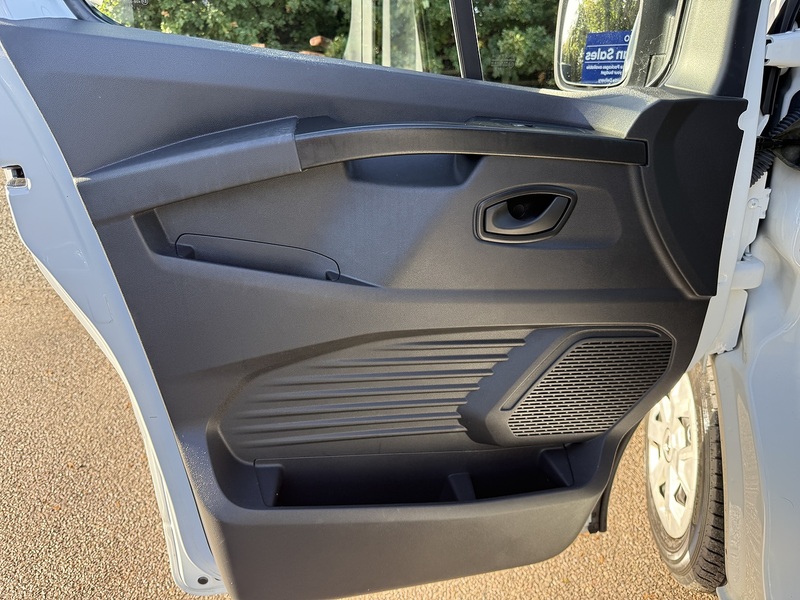 Renault Trafic 2.0 dCi Blue LL30 Advance Crew Van L2 H1 Euro 6 (s/s) 6dr - U1196