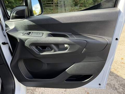Vauxhall Combo 1.5 Turbo D 2300 Prime Crew Van L2 Euro 6 (s/s) 6dr - U1197