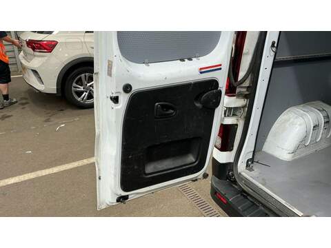 Renault Trafic 2.0 dCi ENERGY 28 Business+ SWB Standard Roof Euro 6 (s/s) 5dr - U1199
