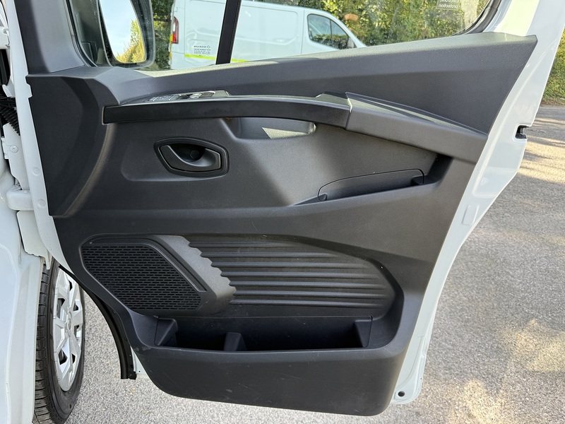 Renault Trafic 2.0 dCi Blue SL28 Business L1 H1 Euro 6 (s/s) 5dr - U1201
