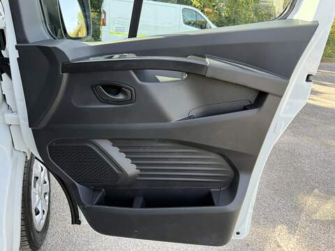 Renault Trafic 2.0 dCi Blue SL28 Business L1 H1 Euro 6 (s/s) 5dr - U1201