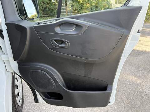 Renault Trafic 2.0 dCi ENERGY 28 Business+ SWB Standard Roof Euro 6 (s/s) 5dr - U1210