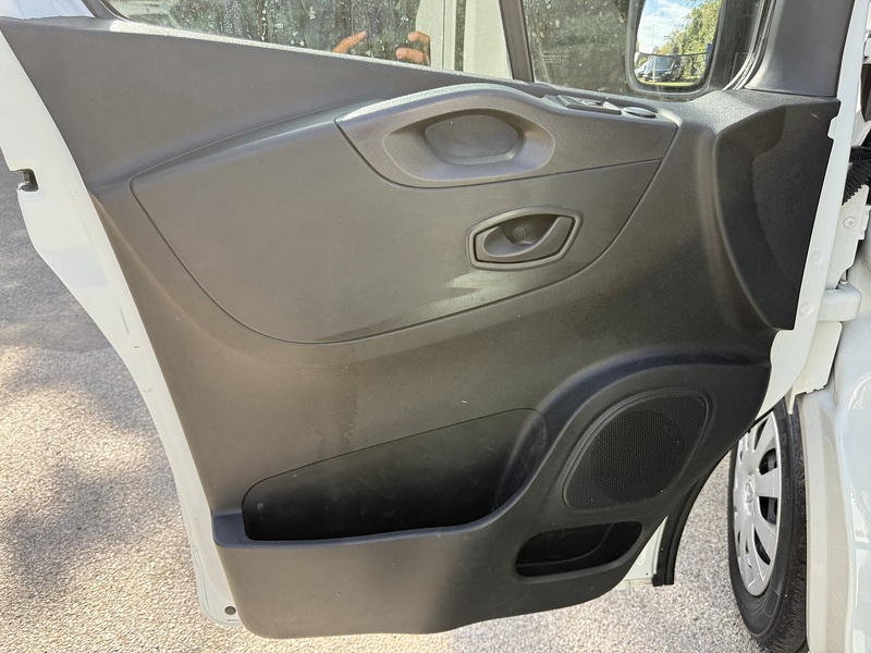 Renault Trafic 2.0 dCi ENERGY 28 Business+ SWB Standard Roof Euro 6 (s/s) 5dr - U1210