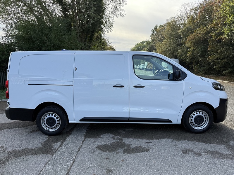 Vauxhall Vivaro 1.5 Turbo D 2900 Dynamic L2 H1 Euro 6 (s/s) 6dr - U1211
