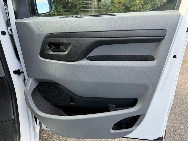 Vauxhall Vivaro 1.5 Turbo D 2900 Dynamic L2 H1 Euro 6 (s/s) 6dr - U1212