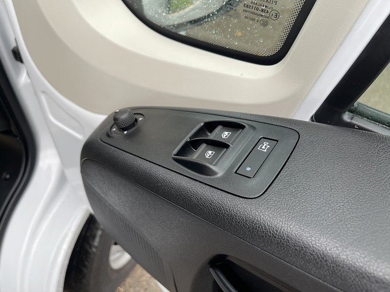 Peugeot Boxer 2.2 BlueHDi 335 Professional L3 H2 Euro 6 (s/s) 5dr - U189