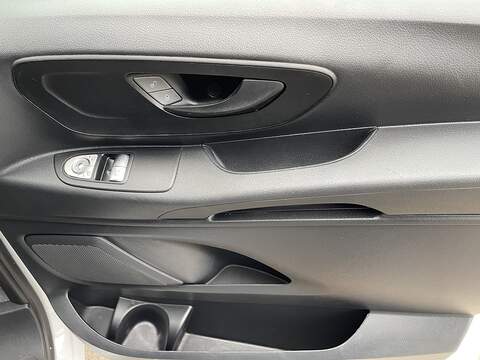 Mercedes-Benz Vito 114 Progressive L2 2.0 5dr Panel Van Diesel - U197