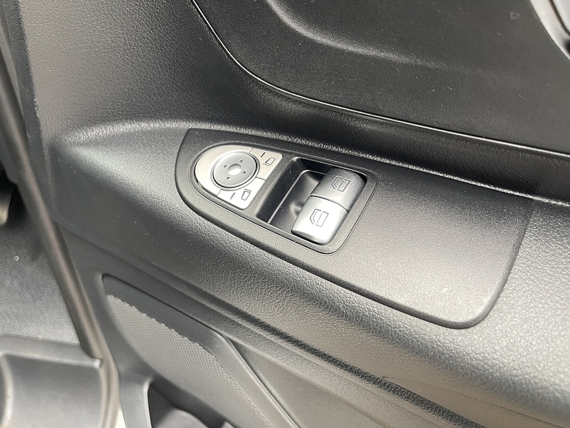 Mercedes-Benz Vito 114 Progressive L2 2.0 5dr Panel Van Diesel - U197