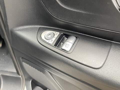 Mercedes-Benz Vito 114 Progressive L2 2.0 5dr Panel Van Diesel - U197